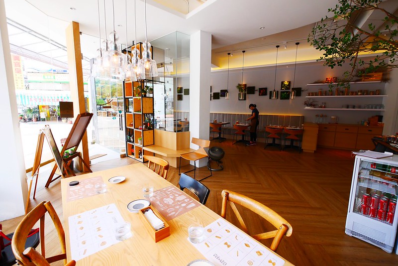 日許時間┃台中北區美食：充滿日式雜貨風的餐廳，餐點輕爽平價好吃，轉角遇見都市中的叢林 @飛天璇的口袋