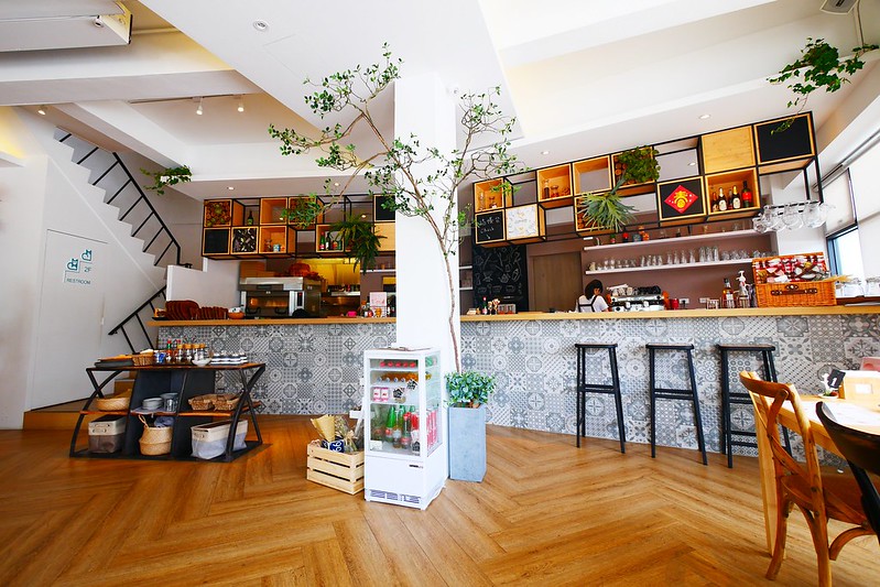 日許時間┃台中北區美食：充滿日式雜貨風的餐廳，餐點輕爽平價好吃，轉角遇見都市中的叢林 @飛天璇的口袋