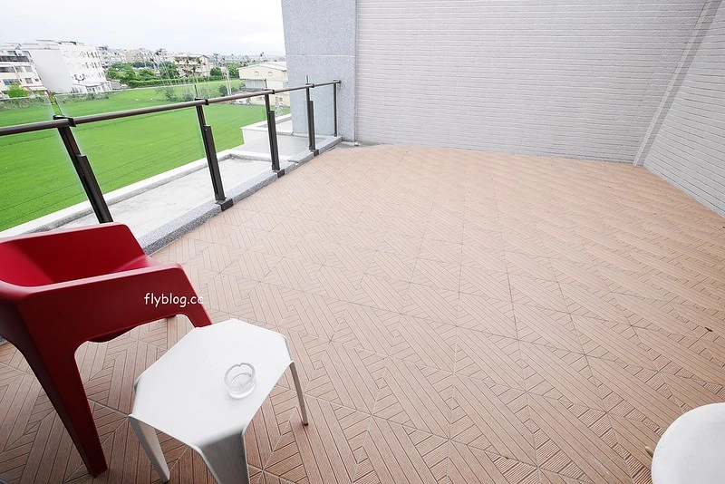 耿毛一家┃宜蘭民宿推薦：五結鄉清新風格新民宿，適合包棟住宿，提供烤肉用具、麻將桌和餐具，享受屬於自已的度假空間 @飛天璇的口袋