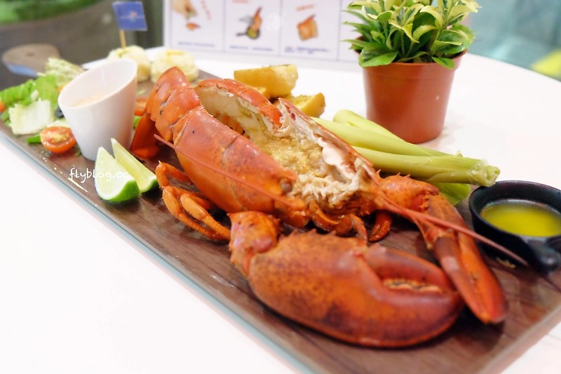 Captain Lobster龍蝦堡台中快閃店┃台中西屯美食：整隻500公克重的豪華活龍蝦，還多了古巴三明治和松葉蟹堡，超霸氣龍蝦套餐千元有找 @飛天璇的口袋