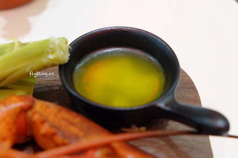 Captain Lobster龍蝦堡台中快閃店┃台中西屯美食：整隻500公克重的豪華活龍蝦，還多了古巴三明治和松葉蟹堡，超霸氣龍蝦套餐千元有找 @飛天璇的口袋