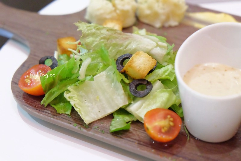 Captain Lobster龍蝦堡台中快閃店┃台中西屯美食：整隻500公克重的豪華活龍蝦，還多了古巴三明治和松葉蟹堡，超霸氣龍蝦套餐千元有找 @飛天璇的口袋