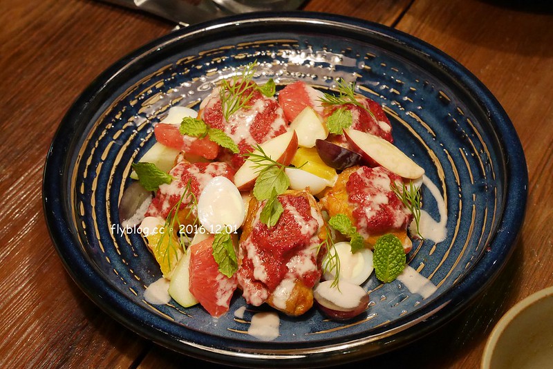 行冊 walkingbook｜大稻埕老屋新生命，融入台灣在地食材的地中海料理，集合客廳、餐廳和書房的設計新概念 @飛天璇的口袋