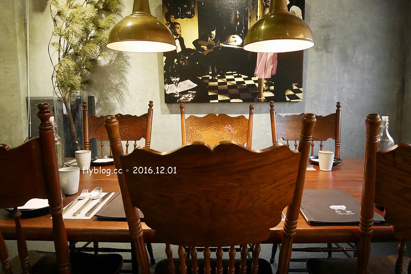 行冊 walkingbook｜大稻埕老屋新生命，融入台灣在地食材的地中海料理，集合客廳、餐廳和書房的設計新概念 @飛天璇的口袋