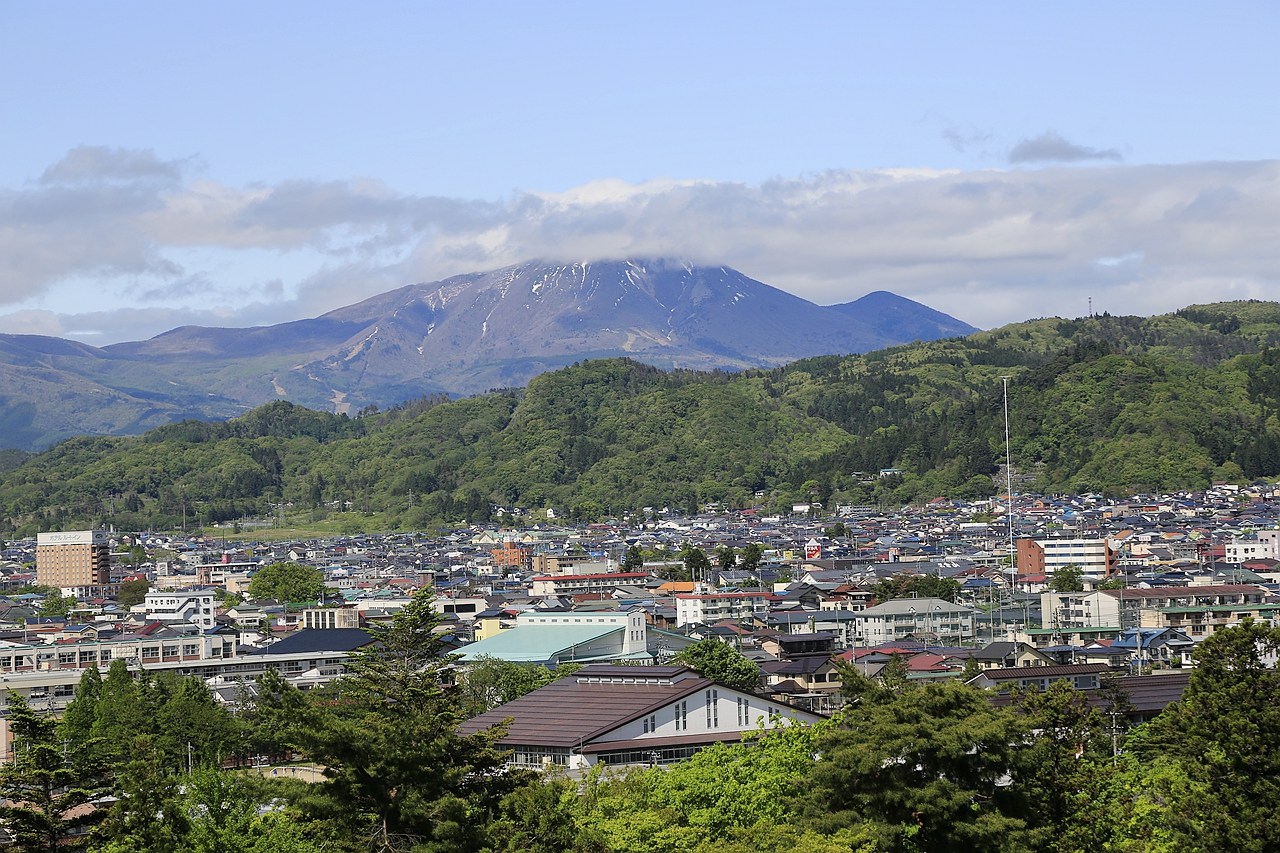 日本福島｜會津若松城 鶴城．登上天守閣眺望福島市景，大河劇八重之櫻拍攝場景 @飛天璇的口袋