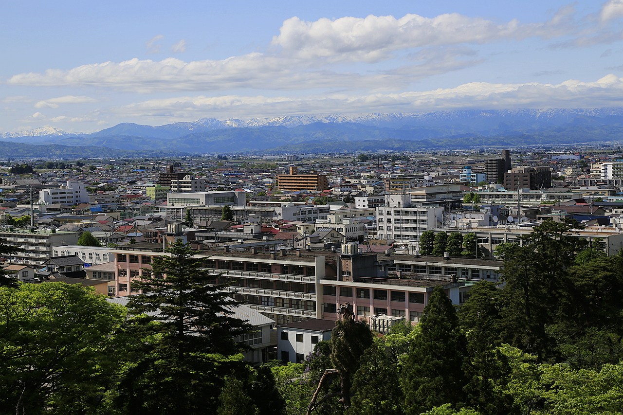 日本福島｜會津若松城 鶴城．登上天守閣眺望福島市景，大河劇八重之櫻拍攝場景 @飛天璇的口袋
