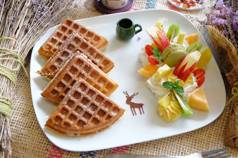 尋鹿咖啡｜結合美食與藝文的咖啡館，雜貨風元素拍照的好地方，鬆餅還是一樣的好吃，也是親子友善餐廳(已歇業) @飛天璇的口袋