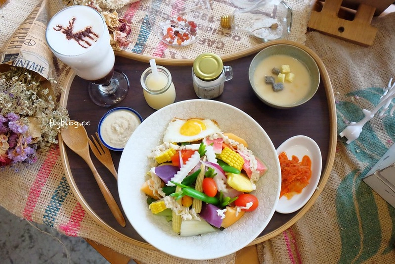 尋鹿咖啡｜結合美食與藝文的咖啡館，雜貨風元素拍照的好地方，鬆餅還是一樣的好吃，也是親子友善餐廳(已歇業) @飛天璇的口袋