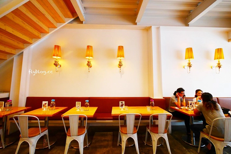 希拉餐廳｜員林老字號義式餐廳，餐點表現不俗，漂亮的落地窗彷彿置身於玻璃屋中用餐，選用Lazazza也讓人留下深刻印象 @飛天璇的口袋