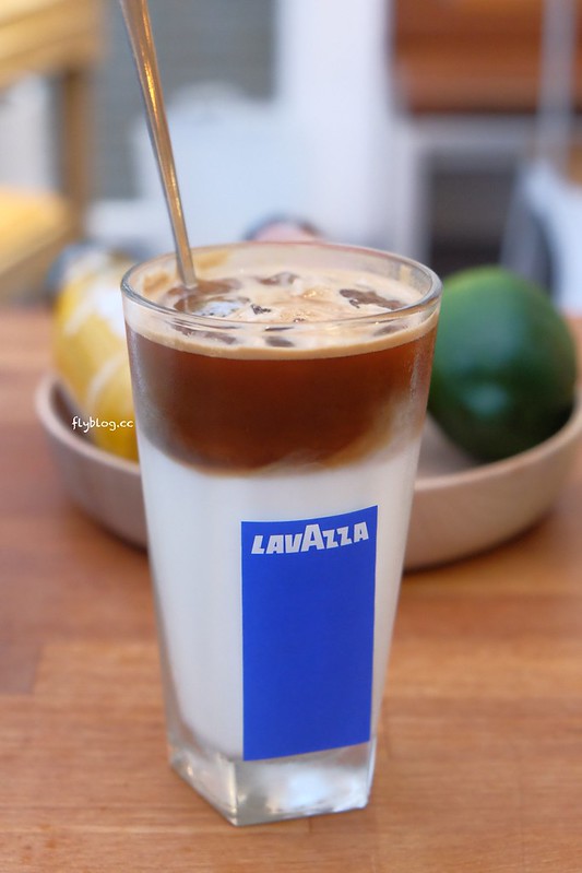 希拉餐廳｜員林老字號義式餐廳，餐點表現不俗，漂亮的落地窗彷彿置身於玻璃屋中用餐，選用Lazazza也讓人留下深刻印象 @飛天璇的口袋