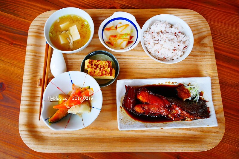 里海咖啡｜魚是現殺的、飯是現煮的、茶是現泡的，來到礁溪就是要吃新鮮漁貨，再品嚐美味咖啡 @飛天璇的口袋