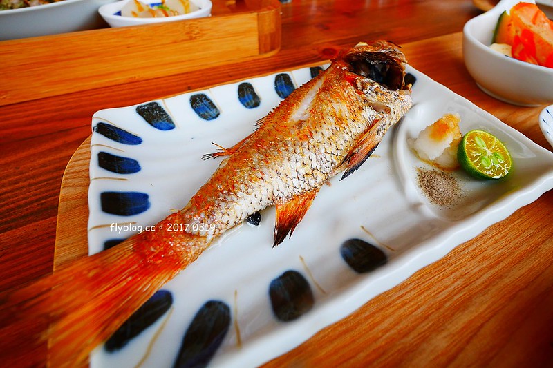 里海咖啡｜魚是現殺的、飯是現煮的、茶是現泡的，來到礁溪就是要吃新鮮漁貨，再品嚐美味咖啡 @飛天璇的口袋