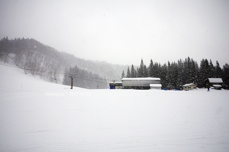 Fairy Land金山滑雪場┃福島旅遊景點：搭乘雪地纜車體驗，還有初階版的雪上甜甜圈、雪鞦和雪盆&hellip;等，冬季到奧會津就是要滑雪 @飛天璇的口袋