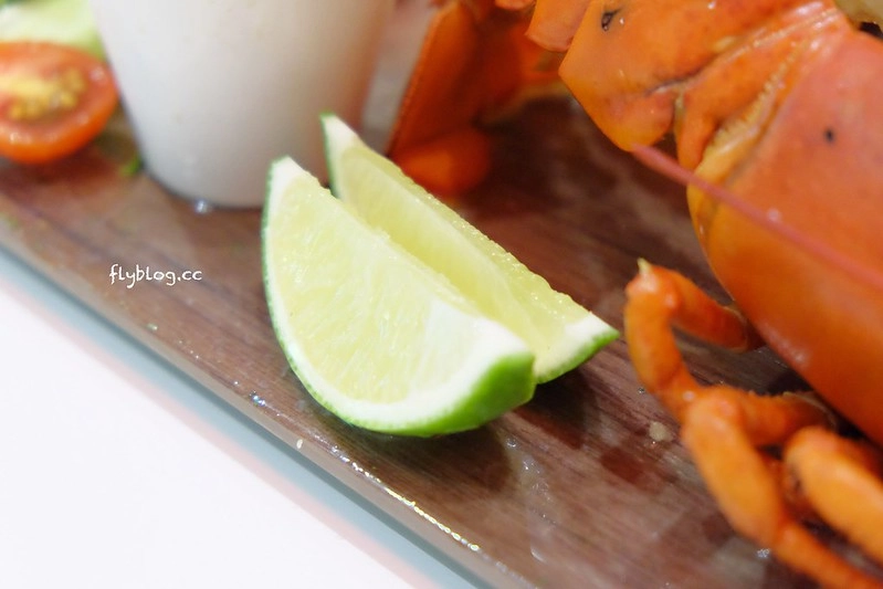 Captain Lobster龍蝦堡台中快閃店┃台中西屯美食：整隻500公克重的豪華活龍蝦，還多了古巴三明治和松葉蟹堡，超霸氣龍蝦套餐千元有找 @飛天璇的口袋