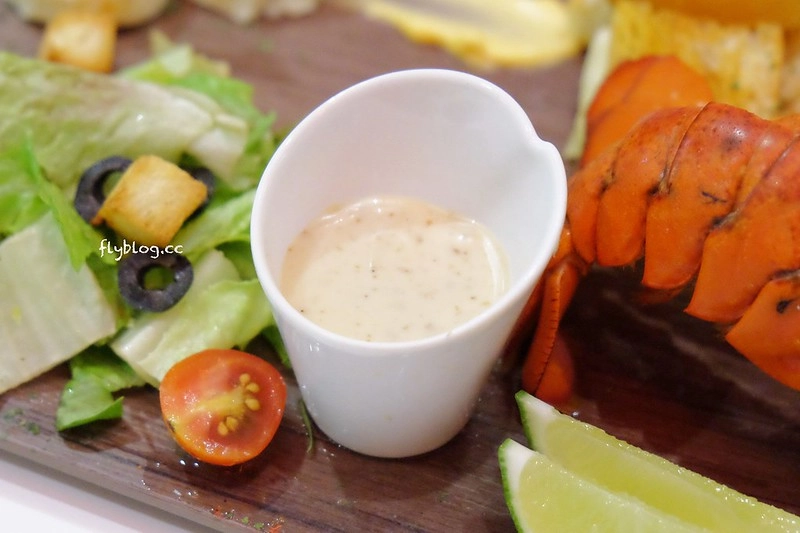 Captain Lobster龍蝦堡台中快閃店┃台中西屯美食：整隻500公克重的豪華活龍蝦，還多了古巴三明治和松葉蟹堡，超霸氣龍蝦套餐千元有找 @飛天璇的口袋