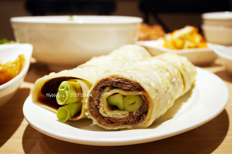 朱記餡餅粥店┃台中西屯美食：營業40個年頭的老字號麵食餐廳，推薦皮薄餡多的爆漿牛肉餡餅，台中大遠百12樓美食餐廳推薦 @飛天璇的口袋