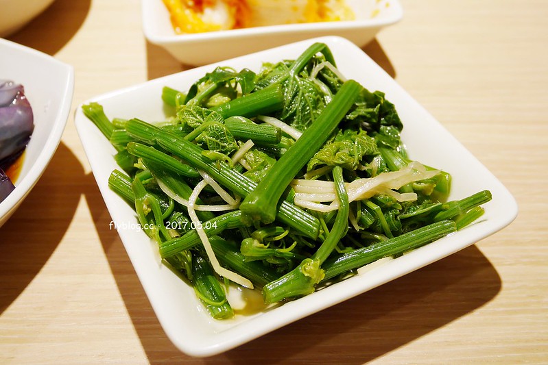 朱記餡餅粥店┃台中西屯美食：營業40個年頭的老字號麵食餐廳，推薦皮薄餡多的爆漿牛肉餡餅，台中大遠百12樓美食餐廳推薦 @飛天璇的口袋