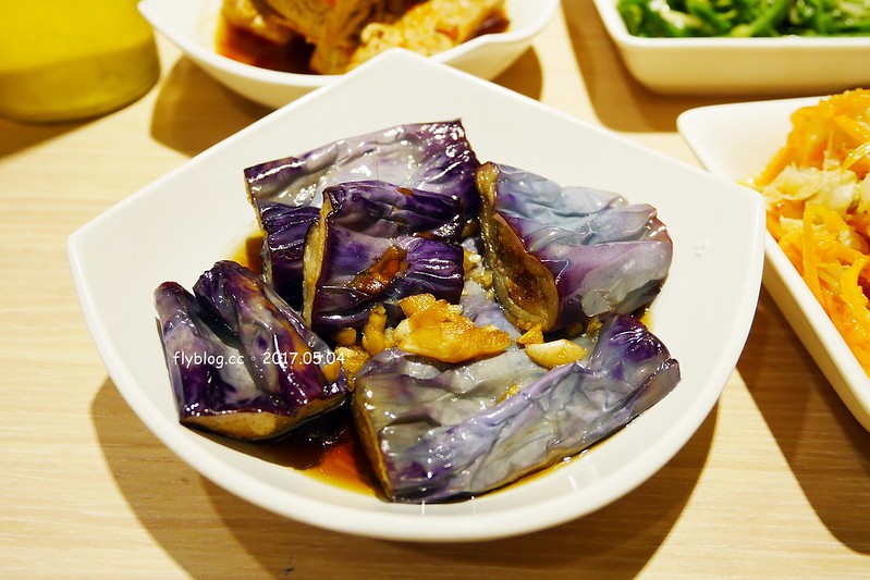 朱記餡餅粥店┃台中西屯美食：營業40個年頭的老字號麵食餐廳，推薦皮薄餡多的爆漿牛肉餡餅，台中大遠百12樓美食餐廳推薦 @飛天璇的口袋