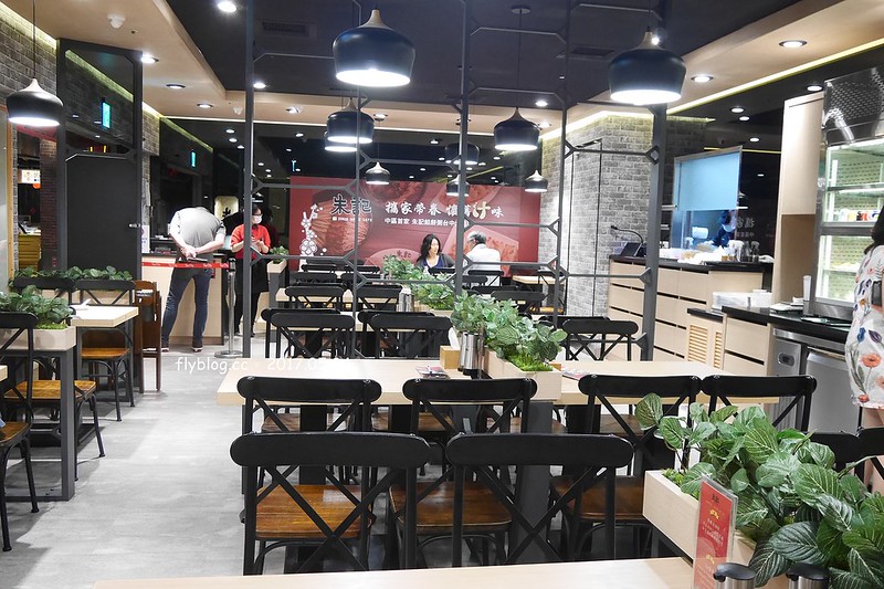 朱記餡餅粥店┃台中西屯美食：營業40個年頭的老字號麵食餐廳，推薦皮薄餡多的爆漿牛肉餡餅，台中大遠百12樓美食餐廳推薦 @飛天璇的口袋