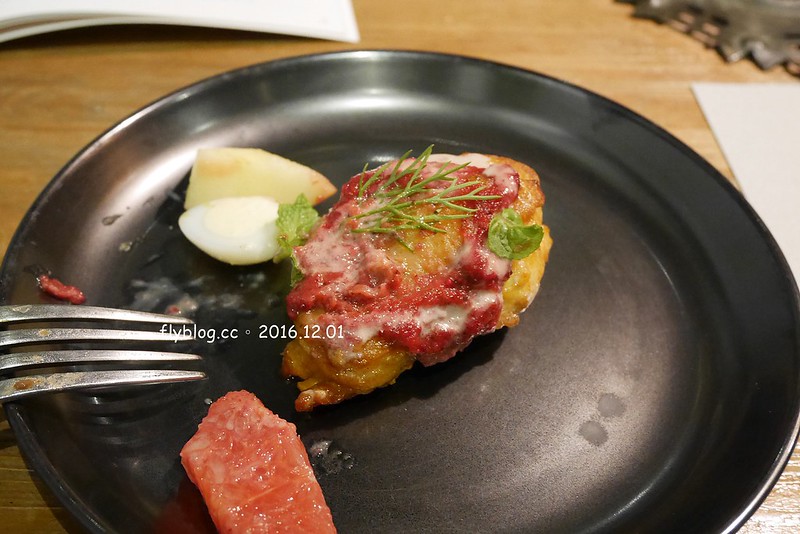 行冊 walkingbook｜大稻埕老屋新生命，融入台灣在地食材的地中海料理，集合客廳、餐廳和書房的設計新概念 @飛天璇的口袋