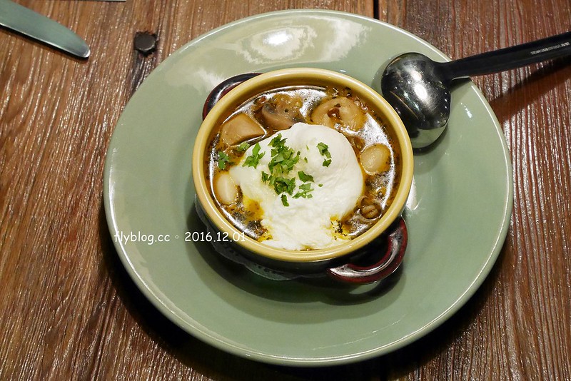 行冊 walkingbook｜大稻埕老屋新生命，融入台灣在地食材的地中海料理，集合客廳、餐廳和書房的設計新概念 @飛天璇的口袋