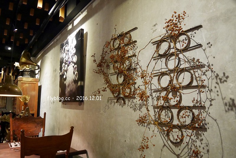 行冊 walkingbook｜大稻埕老屋新生命，融入台灣在地食材的地中海料理，集合客廳、餐廳和書房的設計新概念 @飛天璇的口袋