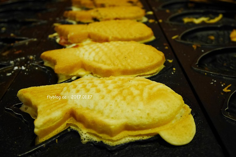 膨風伯鯛魚燒┃台中北區美食：進德路上超人氣的雕魚燒攤，有很多隱藏版的口味可以選擇，小小一個雕魚燒卻是大大的幸福 @飛天璇的口袋