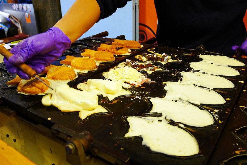 膨風伯鯛魚燒┃台中北區美食：進德路上超人氣的雕魚燒攤，有很多隱藏版的口味可以選擇，小小一個雕魚燒卻是大大的幸福 @飛天璇的口袋