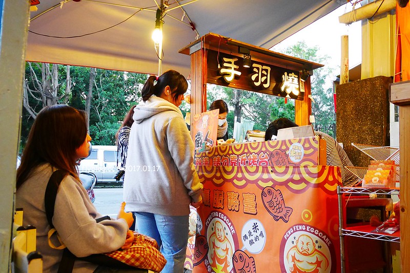 膨風伯鯛魚燒┃台中北區美食：進德路上超人氣的雕魚燒攤，有很多隱藏版的口味可以選擇，小小一個雕魚燒卻是大大的幸福 @飛天璇的口袋