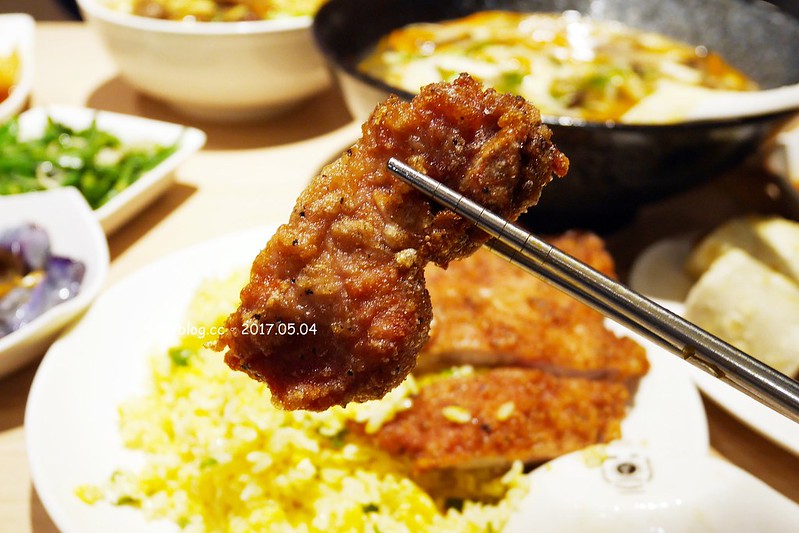 朱記餡餅粥店┃台中西屯美食：營業40個年頭的老字號麵食餐廳，推薦皮薄餡多的爆漿牛肉餡餅，台中大遠百12樓美食餐廳推薦 @飛天璇的口袋