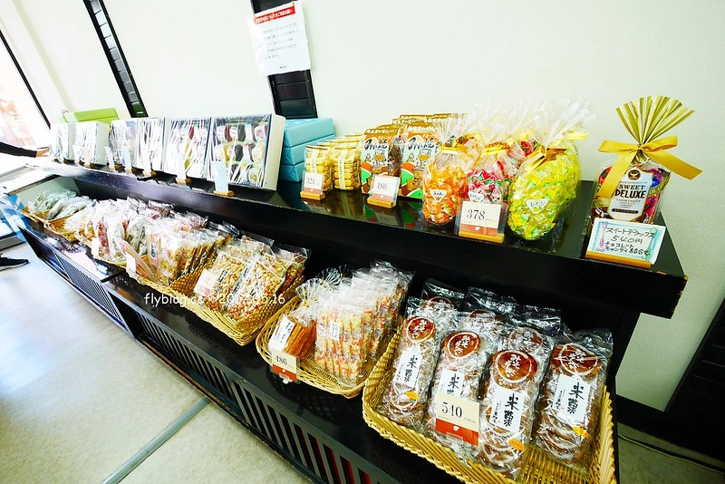 福島五天四夜自駕┃二本松．柏屋のお店：薄皮饅頭名店的二本松老字號和菓子店，營業超過150個年頭，和菓子蛋糕甜點意外的好吃 @飛天璇的口袋