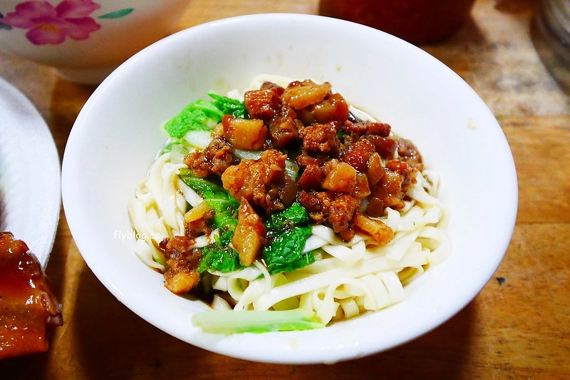 台中北屯｜松竹麵攤．松竹路上生意最好的麵店，營業到凌晨1點宵夜場 @飛天璇的口袋