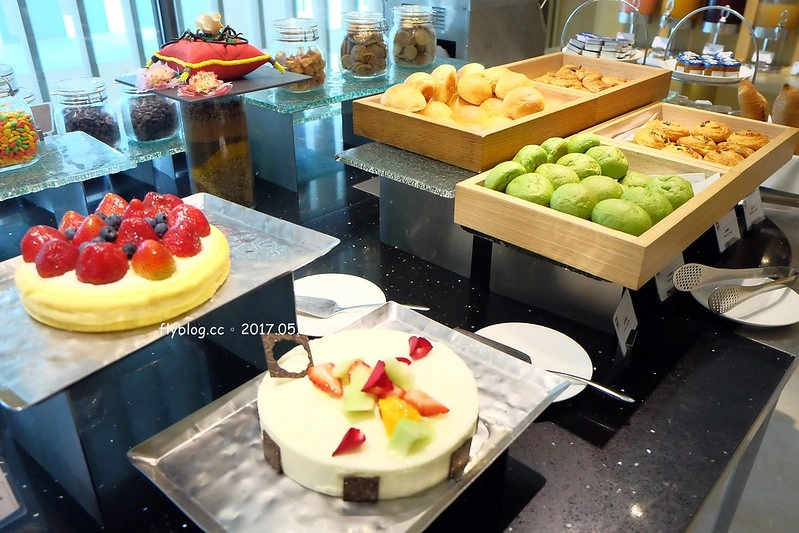 台中日月千禧酒店．饗樂┃台中西屯美食：龍蝦吃到飽免排隊無限量供應，還有牛排、黃金蟹、現切生魚片、新鮮水果、精緻甜點和Haagen-Dazs冰淇淋 @飛天璇的口袋