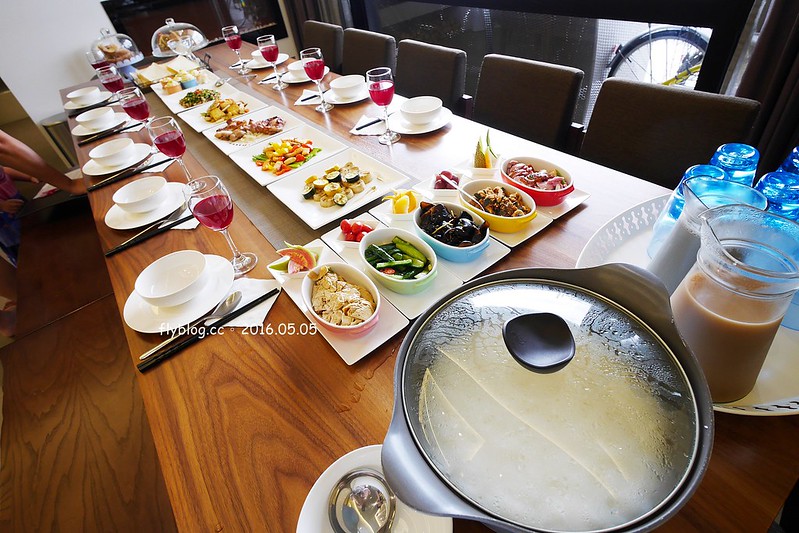 The One樂灣宜蘭頂級Villa泳池民宿┃宜蘭民宿推薦：周杰倫指定渡蜜月的宜蘭民宿，擁有獨立泳池、免費飲料、KTV，適合包棟渡假 @飛天璇的口袋