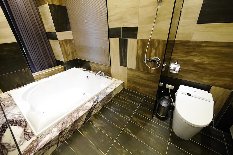 The One樂灣宜蘭頂級Villa泳池民宿┃宜蘭民宿推薦：周杰倫指定渡蜜月的宜蘭民宿，擁有獨立泳池、免費飲料、KTV，適合包棟渡假 @飛天璇的口袋