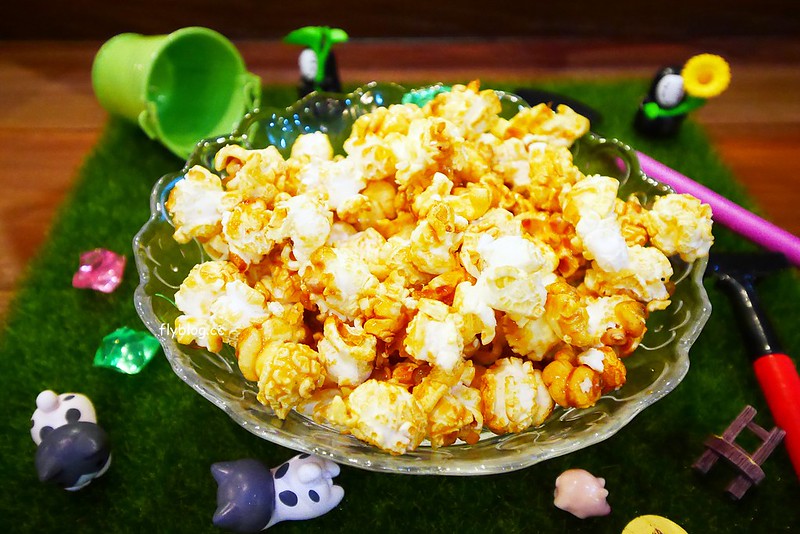 作客青果冰室┃台中南屯美食：非常復古風的特色冰店，冰品很有特色非常好拍，裝潢很有歐洲英倫風情 @飛天璇的口袋