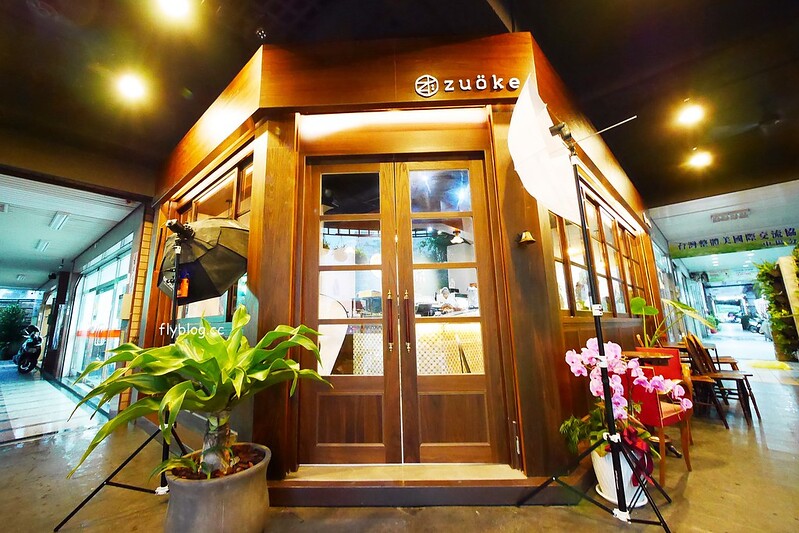 作客青果冰室┃台中南屯美食：非常復古風的特色冰店，冰品很有特色非常好拍，裝潢很有歐洲英倫風情 @飛天璇的口袋