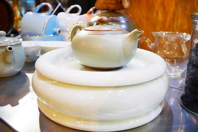 作客青果冰室┃台中南屯美食：非常復古風的特色冰店，冰品很有特色非常好拍，裝潢很有歐洲英倫風情 @飛天璇的口袋