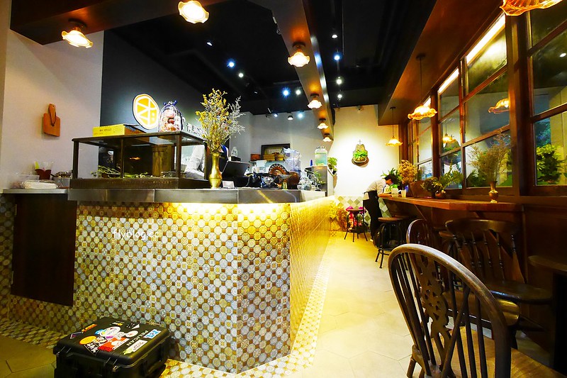 作客青果冰室┃台中南屯美食：非常復古風的特色冰店，冰品很有特色非常好拍，裝潢很有歐洲英倫風情 @飛天璇的口袋