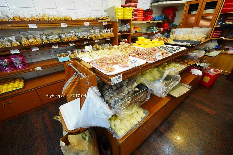 台中南區｜榮記餅店．好吃的台式馬卡龍牛粒，隱藏第三市場的老牌糕餅店 @飛天璇的口袋