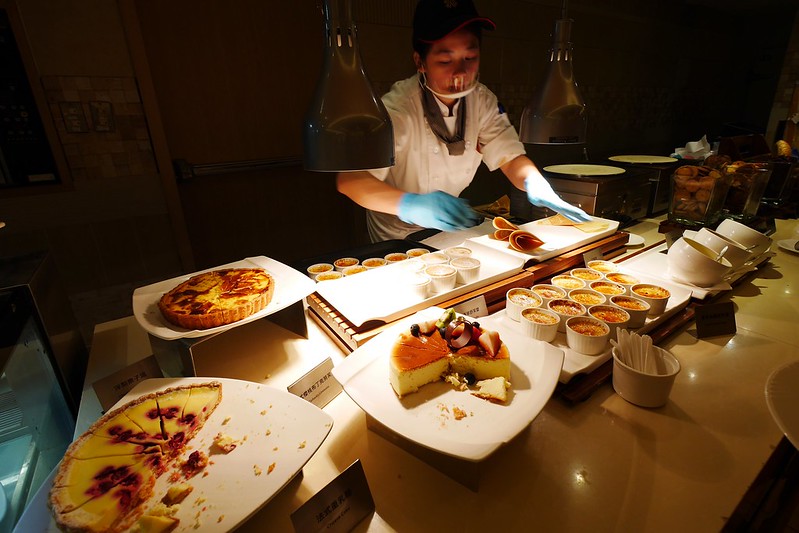 漢來海港百匯吃到飽┃台中西區美食：日本廣島生蠔吃到飽，5/8~6/4限時供應，個人推薦焦糖葡萄柚、新鮮海鮮、主廚甜點 @飛天璇的口袋