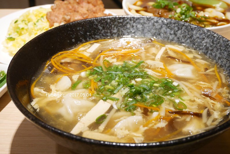 朱記餡餅粥店┃台中西屯美食：營業40個年頭的老字號麵食餐廳，推薦皮薄餡多的爆漿牛肉餡餅，台中大遠百12樓美食餐廳推薦 @飛天璇的口袋