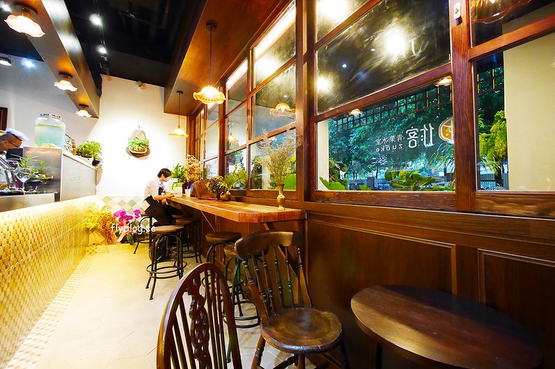 作客青果冰室┃台中南屯美食：非常復古風的特色冰店，冰品很有特色非常好拍，裝潢很有歐洲英倫風情 @飛天璇的口袋