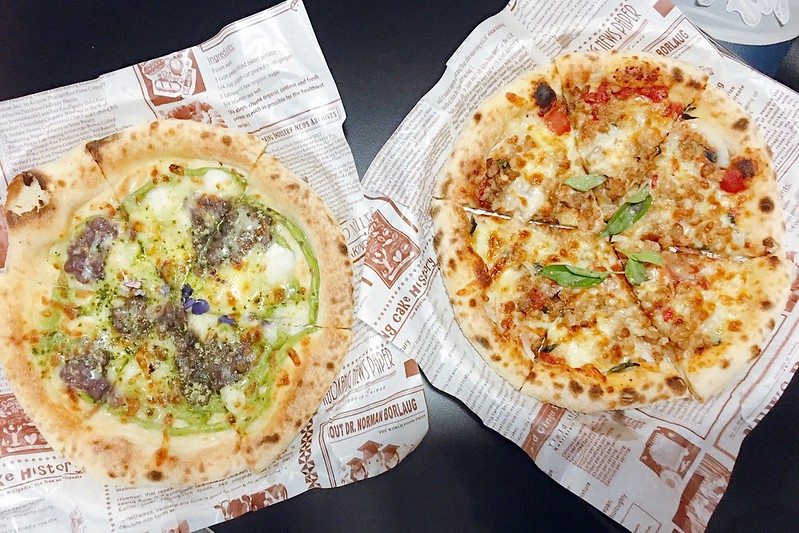 某處．Somewhere┃台中南區美食：台中後火車站超夯文青打卡點，白天夜晚各有不同的風情，只賣披薩和飲料生意也是好到爆 @飛天璇的口袋