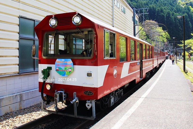 【日本靜岡】大井川鐵道~新金谷站搭乘復古懷舊SL號蒸氣火車，鐵道界的活化石也是日本最美的鐵道之一，還有期間限定的湯瑪士小火車 @飛天璇的口袋