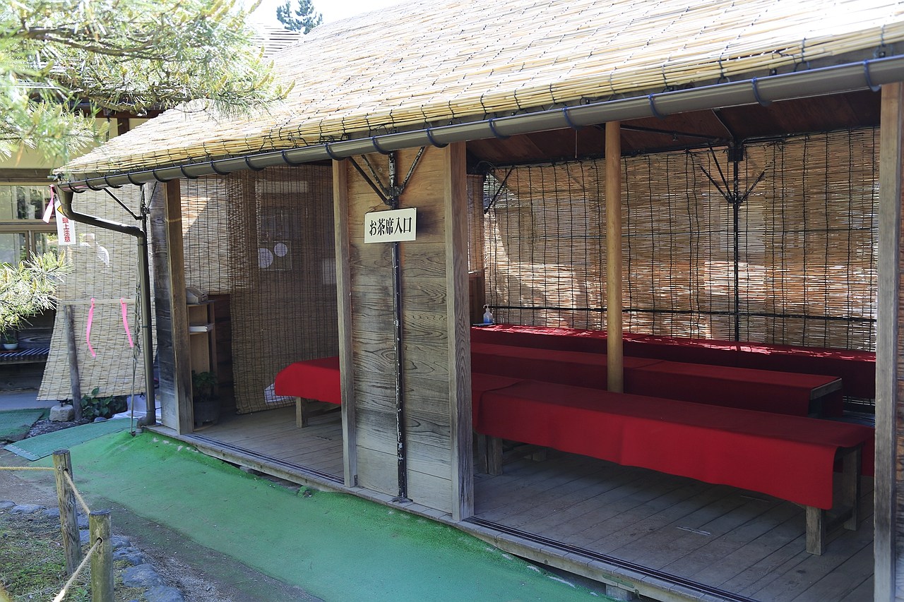 日本福島｜茶室麟閣．會津若松城旁，楓葉紅時巧遇紫藤花與櫻花 @飛天璇的口袋