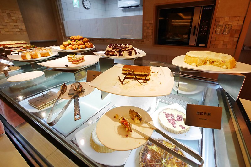 漢來海港百匯吃到飽┃台中西區美食：日本廣島生蠔吃到飽，5/8~6/4限時供應，個人推薦焦糖葡萄柚、新鮮海鮮、主廚甜點 @飛天璇的口袋