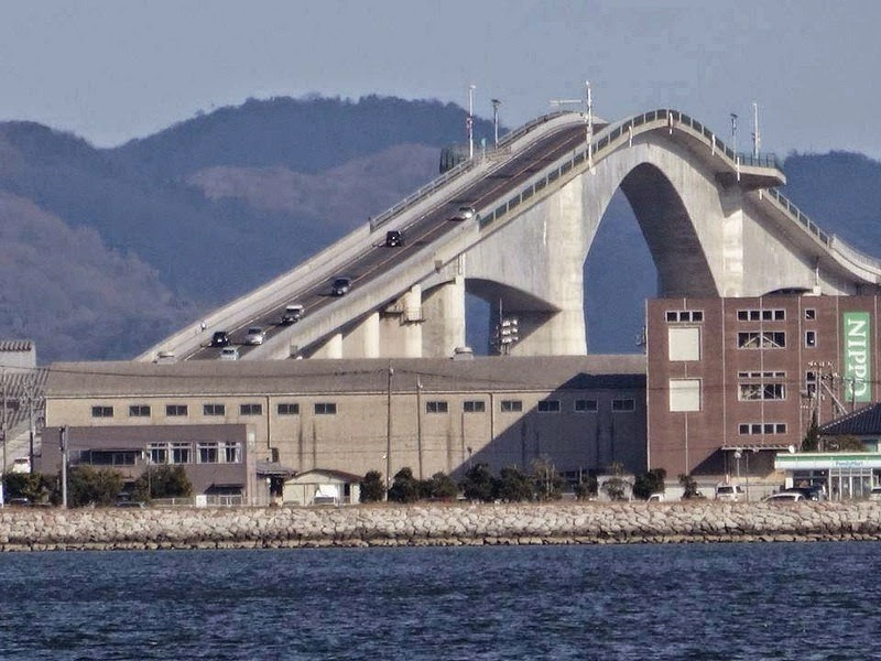 江島大橋┃鳥取親子自駕遊：視覺上45度傾斜的超恐佈大橋，好像挑戰雲宵飛車的概念，日本汽車廣告爆紅的ベタ踏み坂 @飛天璇的口袋