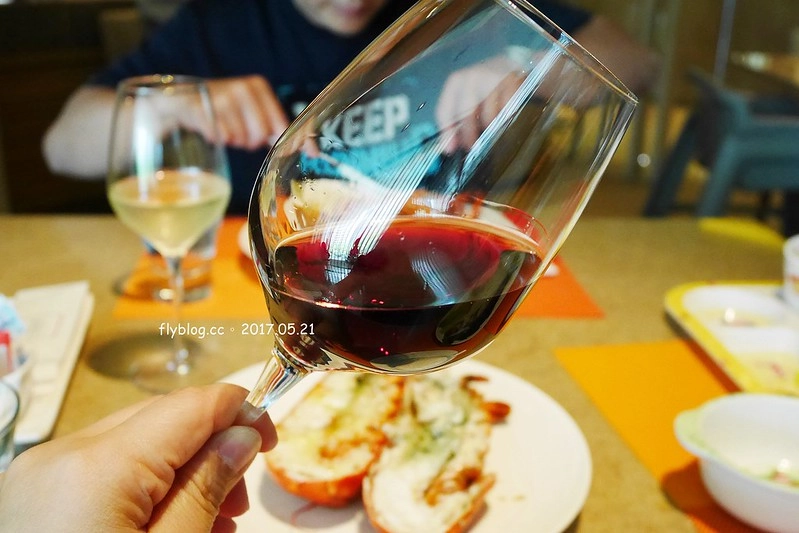 台中日月千禧酒店．饗樂┃台中西屯美食：龍蝦吃到飽免排隊無限量供應，還有牛排、黃金蟹、現切生魚片、新鮮水果、精緻甜點和Haagen-Dazs冰淇淋 @飛天璇的口袋