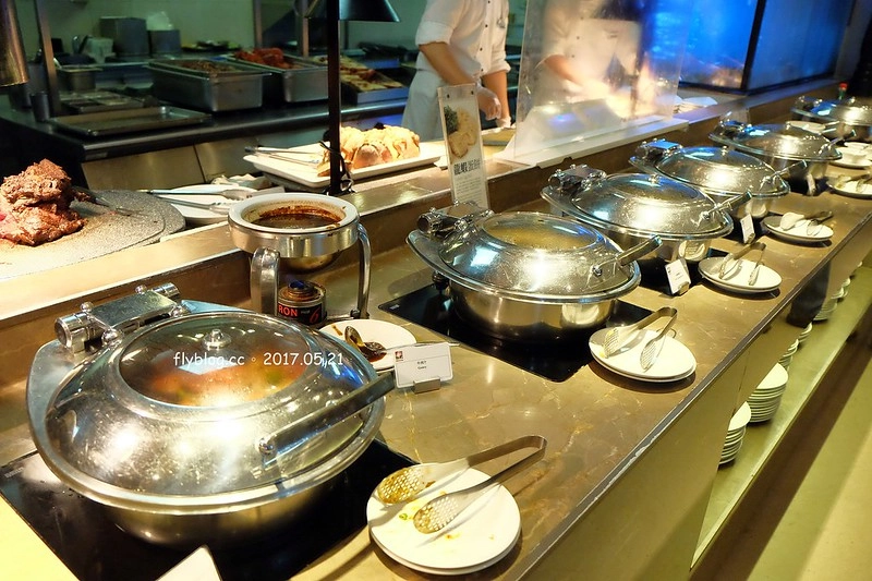 台中日月千禧酒店．饗樂┃台中西屯美食：龍蝦吃到飽免排隊無限量供應，還有牛排、黃金蟹、現切生魚片、新鮮水果、精緻甜點和Haagen-Dazs冰淇淋 @飛天璇的口袋